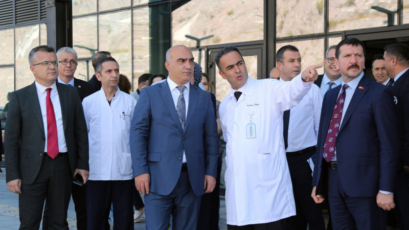 İzmir İl Sağlık Müdürü Doç. Dr. Ayhan Kul'dan İzmir Şehir Hastanesi'ne ziyaret