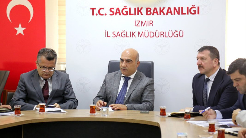 İzmir İl Sağlık Müdürlüğü’nde üst düzey zirve: Sağlık yönetimi masaya yatırıldı