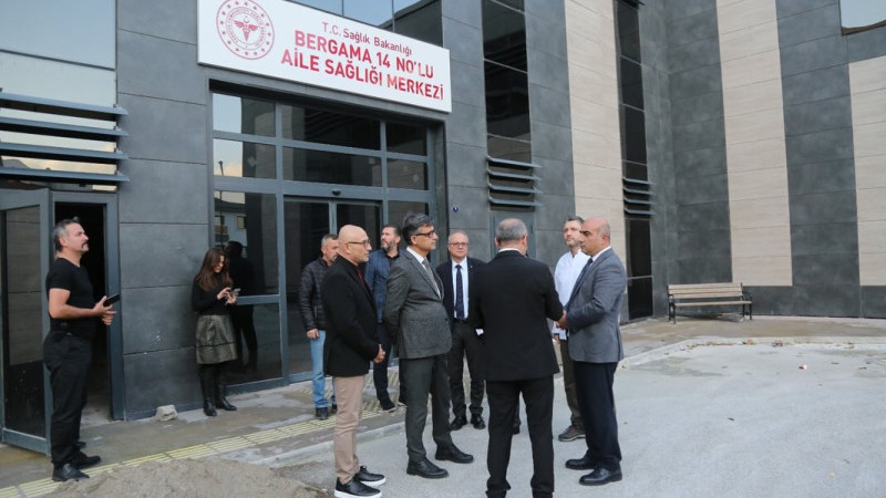 Doç. Dr. Ayhan Kul, Bergama’daki sağlık kuruluşlarını ziyaret etti