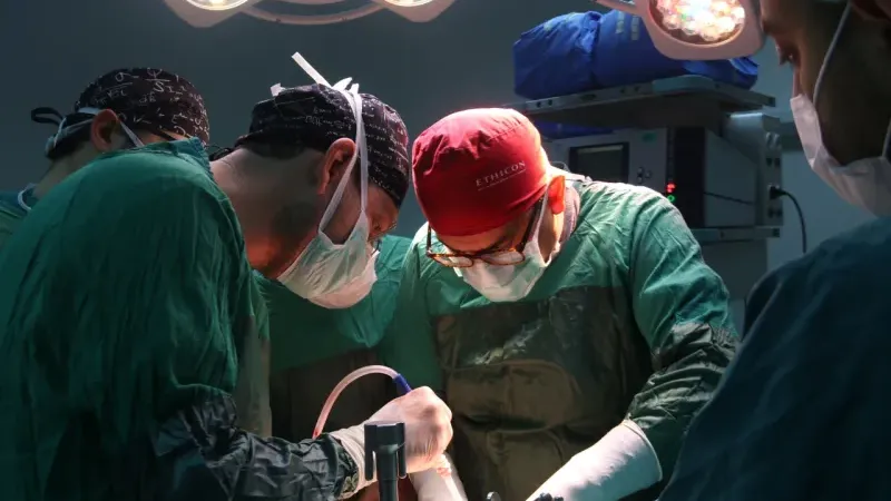 İzmir Atatürk Hastanesi’nde kanser ameliyatında büyük başarı