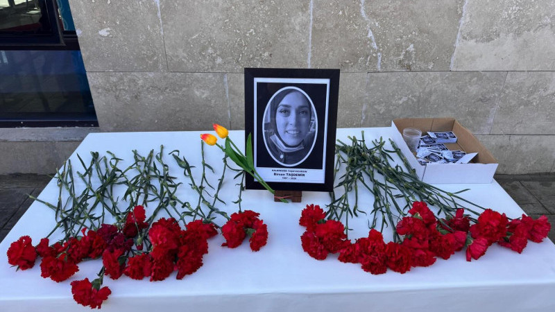 Buca Seyfi Demirsoy Hastanesi'nde Güvenlik Görevlisi Birsen Taşdemir'e veda