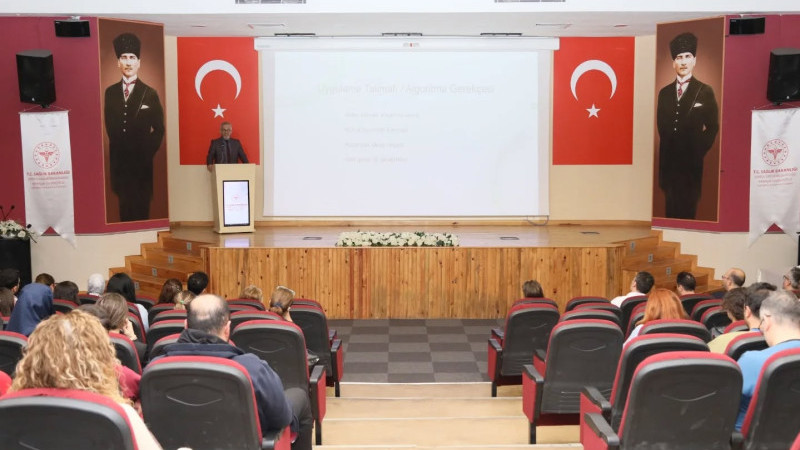 Çiğli EAH'de tez çalışmaları konferansı düzenlendi