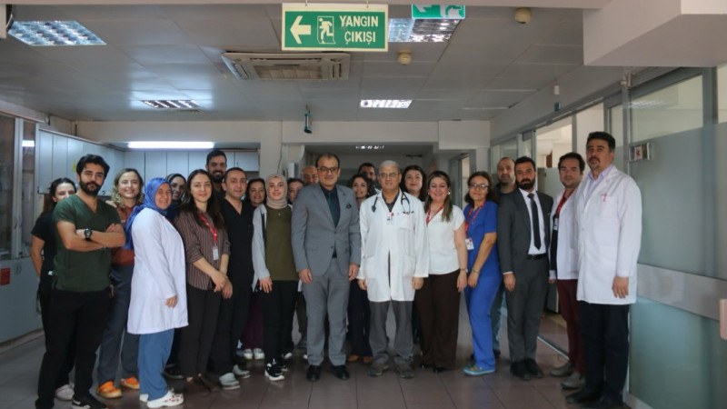 İzmir Atatürk Hastanesi Başhekimi Çalık, Nefroloji Kliniği çalışanlarıyla buluştu