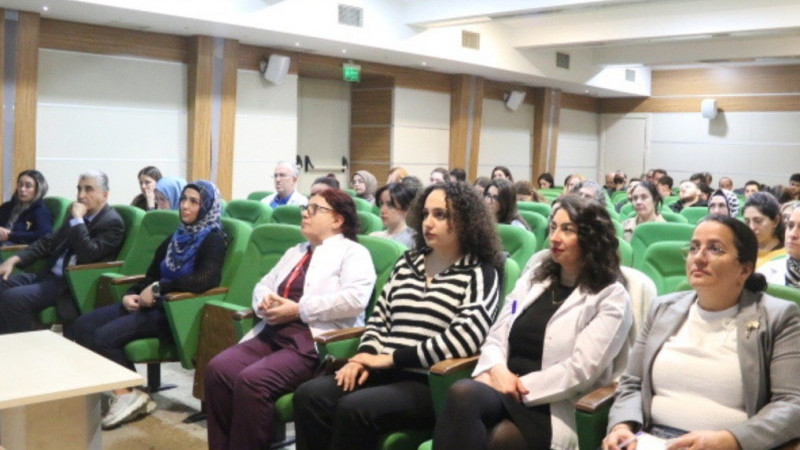 İzmir Atatürk EAH'de hekimlere hukuki sorumluluk eğitimi