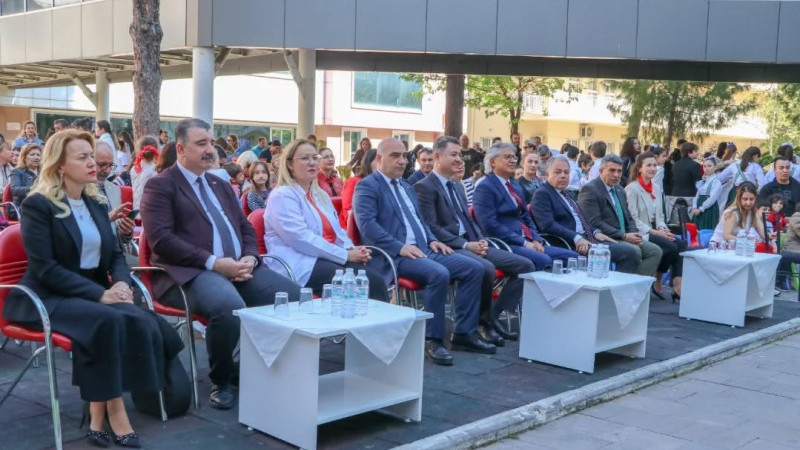 Dr. Behçet Uz Çocuk Hastanesi’nde bayram coşkusu