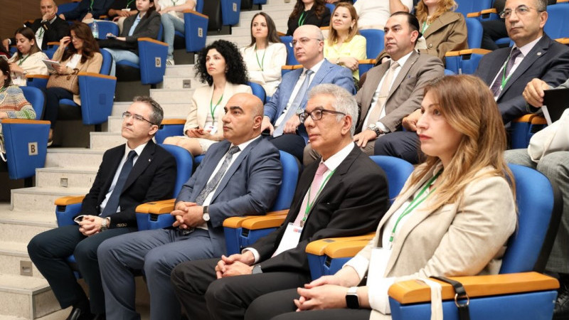 İzmir’de sağlıkta yeşil dönüşüm meşalesi yakıldı: 