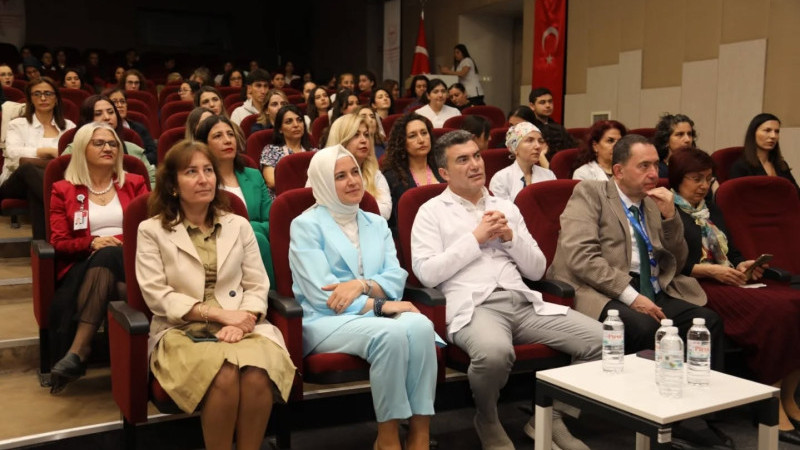 Çiğli Eğitim ve Araştırma Hastanesi’nden Ebeler Günü’ne özel panel