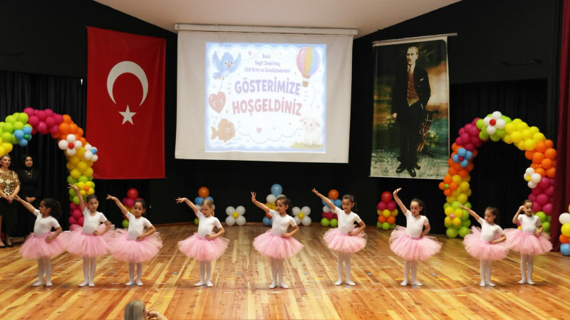 Buca Seyfi Demirsoy Hastanesi Kreş ve Gündüz Bakımevi’nden yıl sonu etkinliği