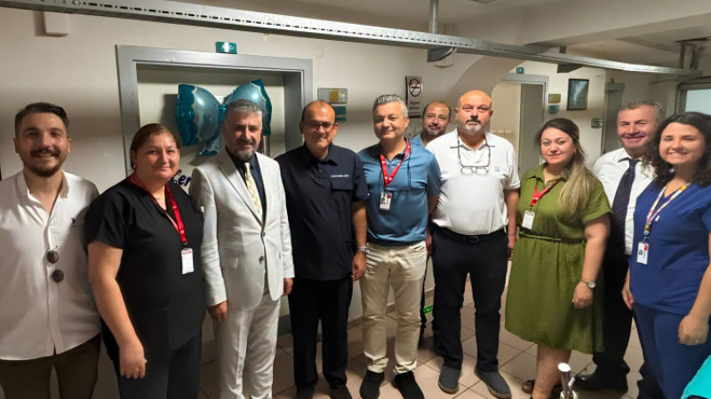 İzmir Atatürk Eğitim ve Araştırma Hastanesi’nden miniklere anlamlı ziyaret