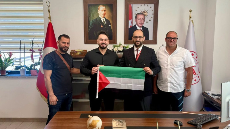 Başhekim Kamil Yamak’ın ev sahipliğinde Filistinli hekimler Buca Seyfi Demirsoy’u ziyaret etti