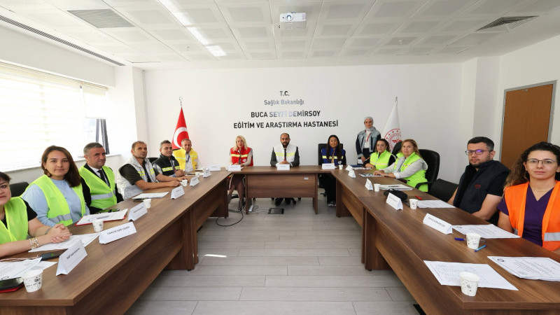 Buca Seyfi Demirsoy Hastanesi’nde kapsamlı masa başı tatbikatı!