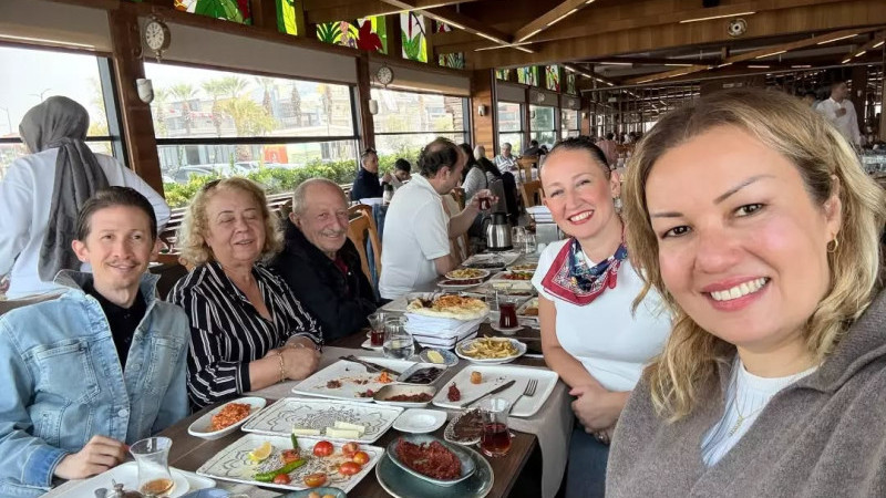 Dr. Behçet Uz Çocuk Hastanesi çalışanları kahvaltı etkinliğinde bir araya geldi