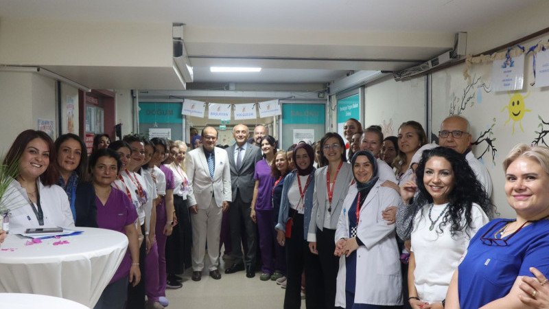 Prof. Dr. Bülent Çalık ve Hastane Yönetimi, annelerin mutluluğuna ortak oldu